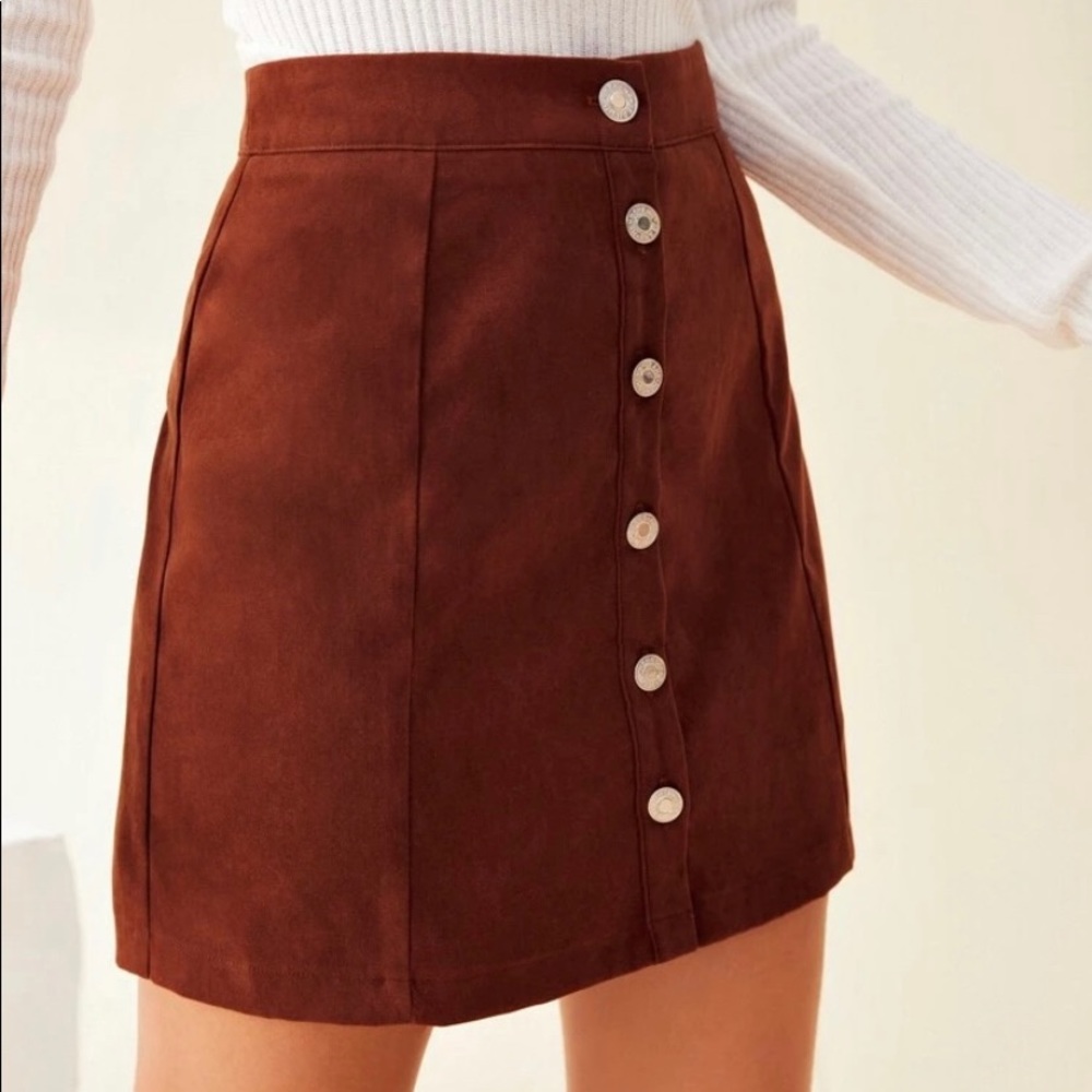 ** BRAND NEW** Button front mini skirt